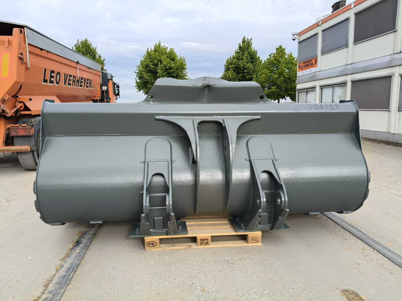 Volvo L 220 - Loader bucket: picture 3 Volvo L 220 - Loader bucket: picture 3