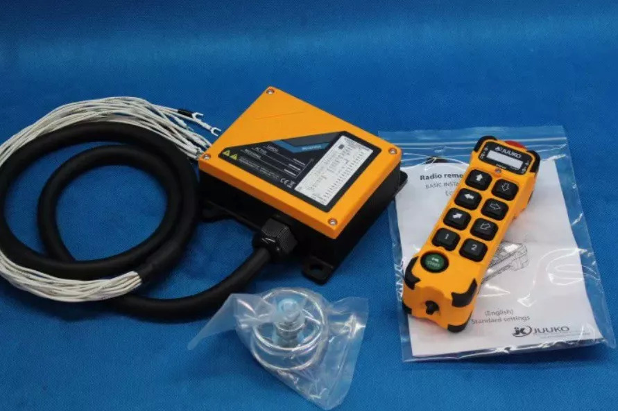 Galtech 4 Functions Valve 60L/min 12/24V + Radio Remote Juuko 800 - Agricultural machinery: picture 2 Galtech 4 Functions Valve 60L/min 12/24V + Radio Remote Juuko 800 - Agricultural machinery: picture 2