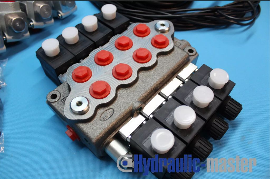 Hydraulic valve Walvoil 4 section 60 l/min 16gpm 12V with 4 float section + cont Walvoil SDE060/4/AN1 - Material handling equipment: picture 2 Hydraulic valve Walvoil 4 section 60 l/min 16gpm 12V with 4 float section + cont Walvoil SDE060/4/AN1 - Material handling equipment: picture 2