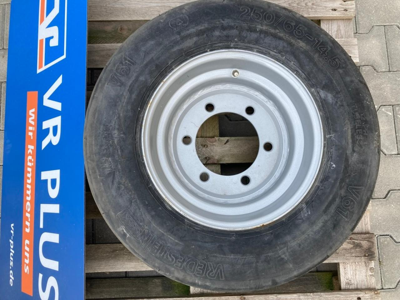 250/65R14.5 VREDETSEIN - Tire: picture 2 250/65R14.5 VREDETSEIN - Tire: picture 2