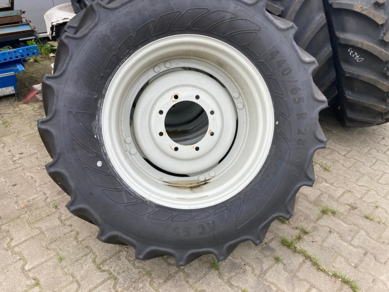 2X 440/65R28//2X 540/65R38 VALTRA - Tire: picture 1 2X 440/65R28//2X 540/65R38 VALTRA - Tire: picture 1