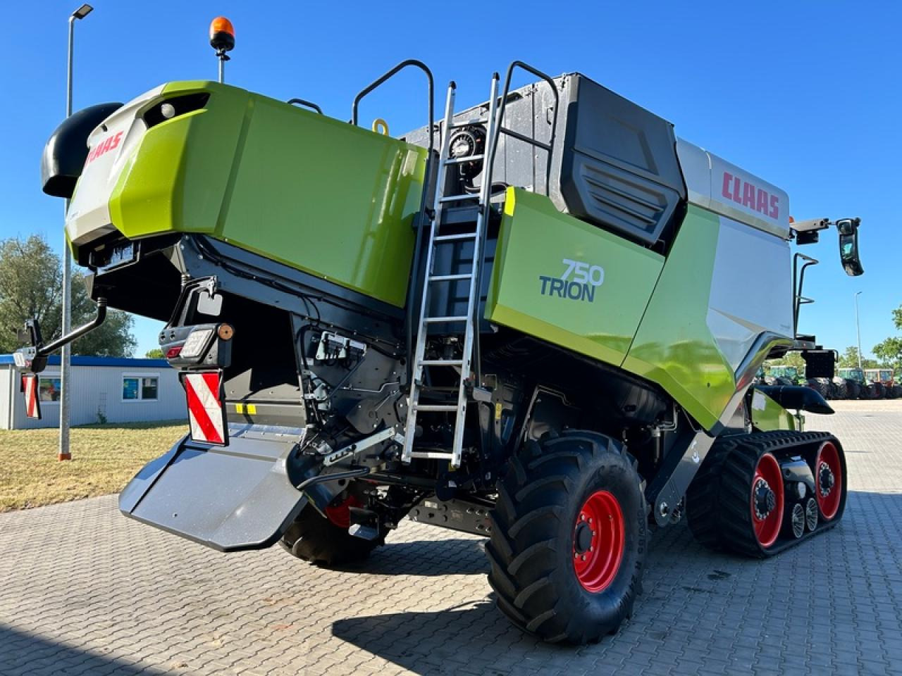 CLAAS TRION 750 TT APS HYBRID - Combine harvester: picture 3 CLAAS TRION 750 TT APS HYBRID - Combine harvester: picture 3