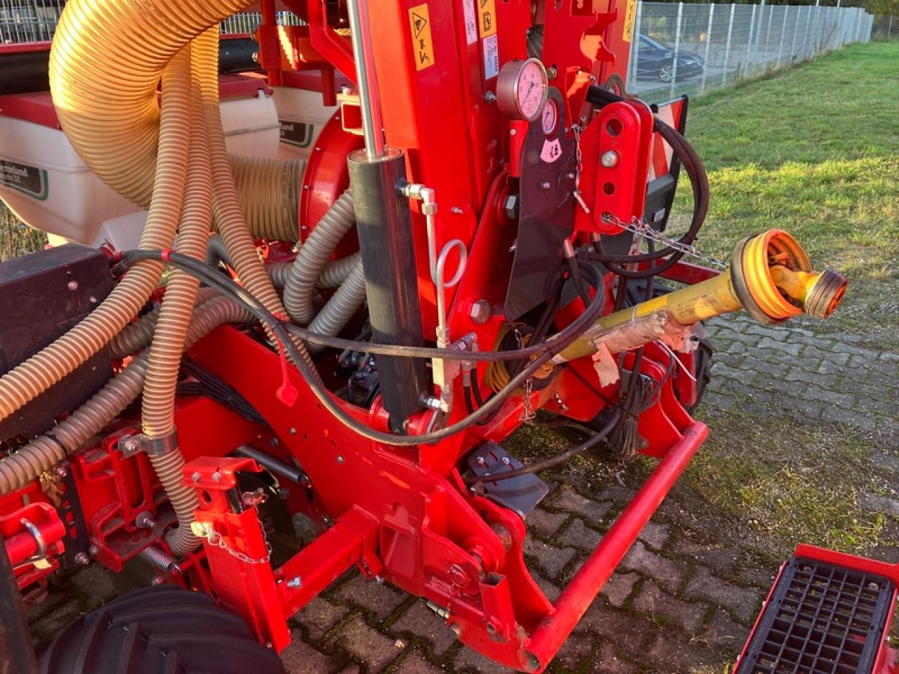 Kverneland OPTIMA 12 SX + FRONTTANK//GEOSEED - Precision sowing machine: picture 5 Kverneland OPTIMA 12 SX + FRONTTANK//GEOSEED - Precision sowing machine: picture 5