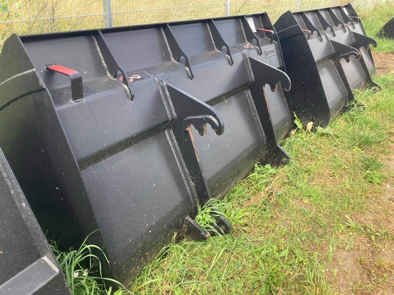 LEICHTGUTSCHAUFEL JCB - Loader bucket: picture 2 LEICHTGUTSCHAUFEL JCB - Loader bucket: picture 2