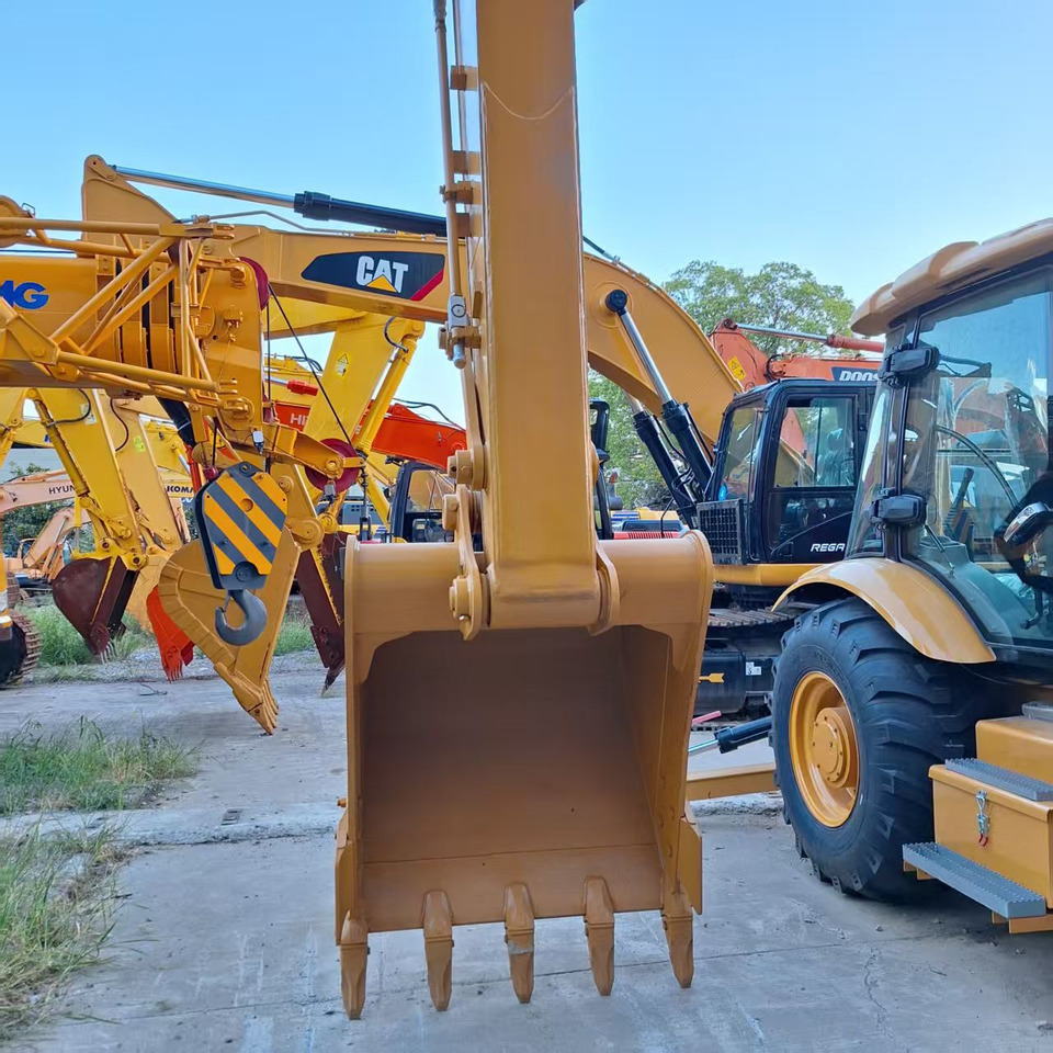 Crawler excavator CAT 320D2L Excavator: picture 6