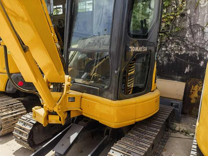 Good condition used excavator Komatsu PC35, Komatsu PC35MR-3 excavator with dozer, mini escavadora Komatsu - Crawler excavator: picture 5 Good condition used excavator Komatsu PC35, Komatsu PC35MR-3 excavator with dozer, mini escavadora Komatsu - Crawler excavator: picture 5