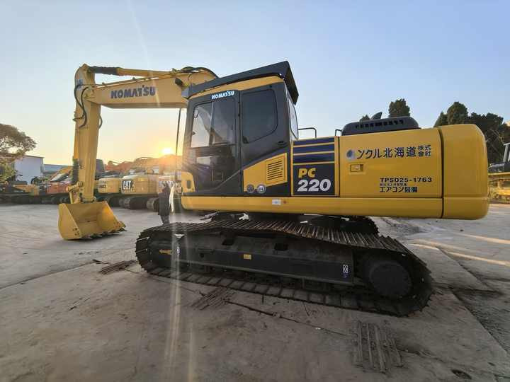 High Quality Used 22 ton Excavator komatsu pc220 Tracked Excavators komatsu excavator used japan in cheap price - Crawler excavator: picture 2 High Quality Used 22 ton Excavator komatsu pc220 Tracked Excavators komatsu excavator used japan in cheap price - Crawler excavator: picture 2