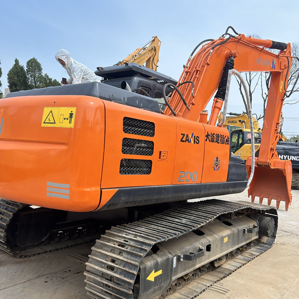 Hitachi ZX200 Excavator - Crawler excavator: picture 3 Hitachi ZX200 Excavator - Crawler excavator: picture 3