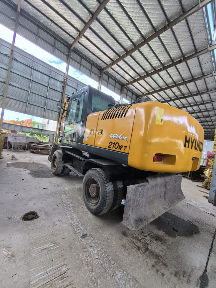 Hyundai 210w-7 wheel excavator - Wheel excavator: picture 1 Hyundai 210w-7 wheel excavator - Wheel excavator: picture 1