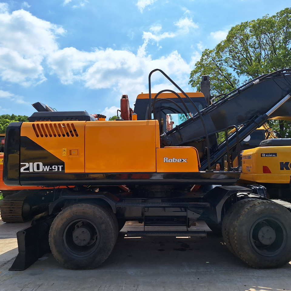 Hyundai 210w-9 wheel excavator - Wheel excavator: picture 3 Hyundai 210w-9 wheel excavator - Wheel excavator: picture 3