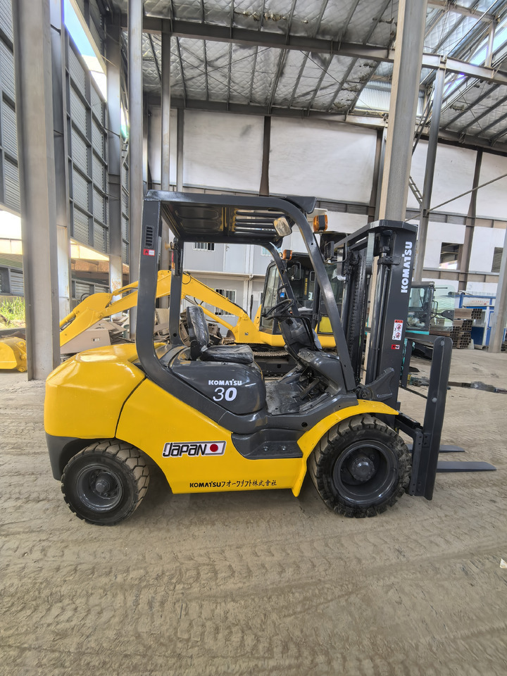 Komatsu FD30 Forklift - Diesel forklift: picture 3 Komatsu FD30 Forklift - Diesel forklift: picture 3