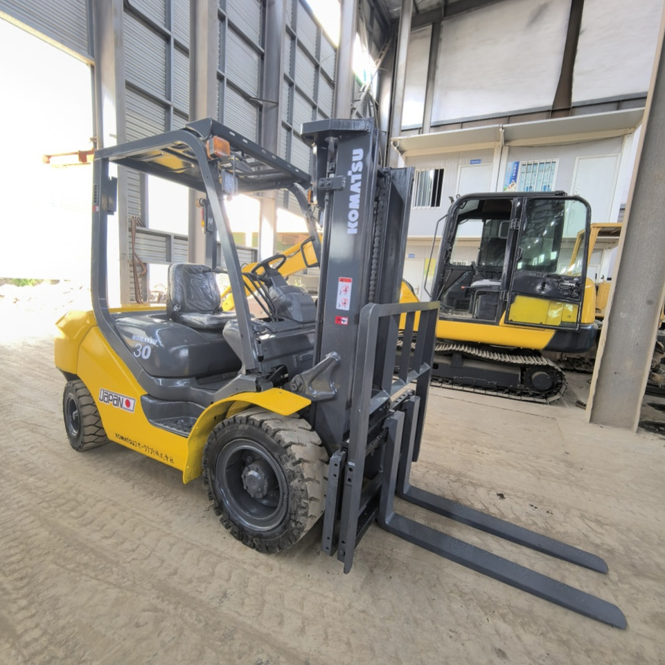 Komatsu FD30 Forklift - Diesel forklift: picture 3 Komatsu FD30 Forklift - Diesel forklift: picture 3