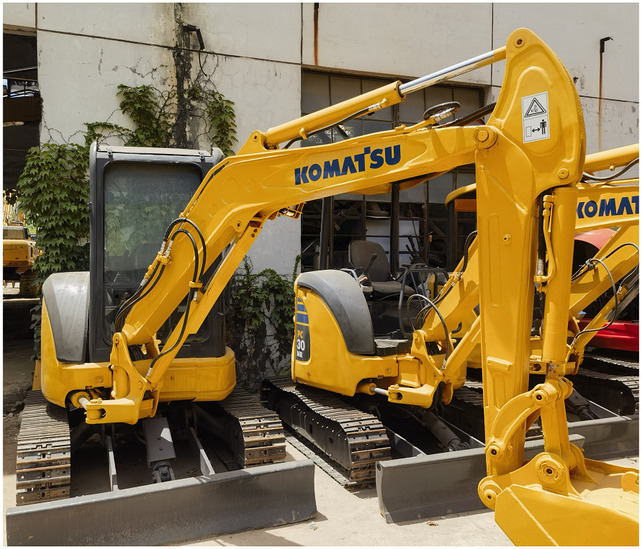 Komatsu PC35MR-3 excavator - Crawler excavator: picture 3 Komatsu PC35MR-3 excavator - Crawler excavator: picture 3