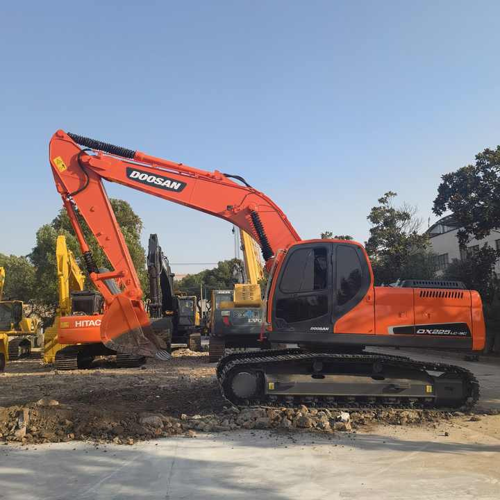 Original Used Excavators Doosan Dx225 Crawler Excavator 22 ton doosan DX22LC used Korea made Doosan excavator - Crawler excavator: picture 5 Original Used Excavators Doosan Dx225 Crawler Excavator 22 ton doosan DX22LC used Korea made Doosan excavator - Crawler excavator: picture 5