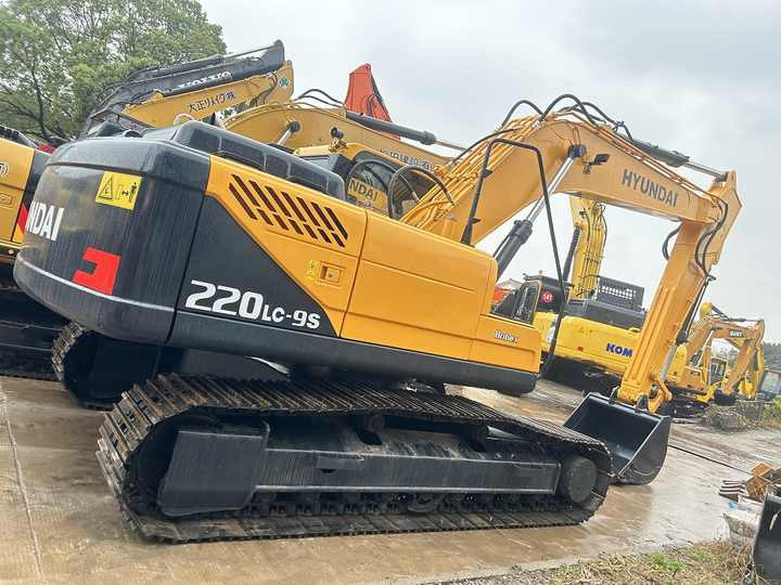 Crawler excavator Perfect working Used Hyundai 220LC-9S Crawler Excavator Used Hyundai 220LC-9S Excavator in stock: picture 6