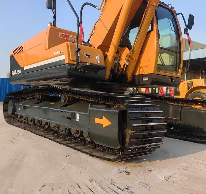 Second-hand Korean Hyundai 200LC-9S excavator of excellent quality is on hot sale at a low price - Excavator: picture 2 Second-hand Korean Hyundai 200LC-9S excavator of excellent quality is on hot sale at a low price - Excavator: picture 2
