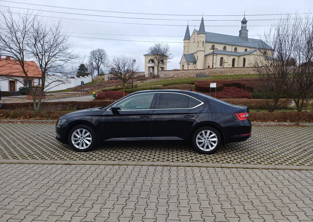 Skoda Superb 2.0 TDI Ambition - Sedan: picture 2 Skoda Superb 2.0 TDI Ambition - Sedan: picture 2