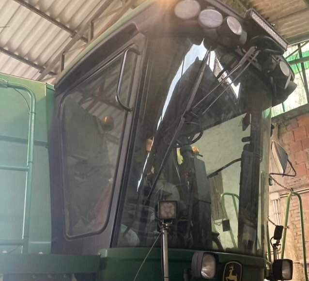 Mietitrebbia John Deere S 560 - Combine harvester: picture 1 Mietitrebbia John Deere S 560 - Combine harvester: picture 1