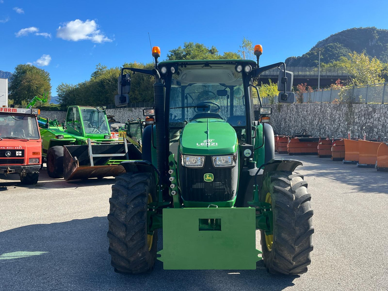 JOHN DEERE 5115M - Farm tractor: picture 3 JOHN DEERE 5115M - Farm tractor: picture 3