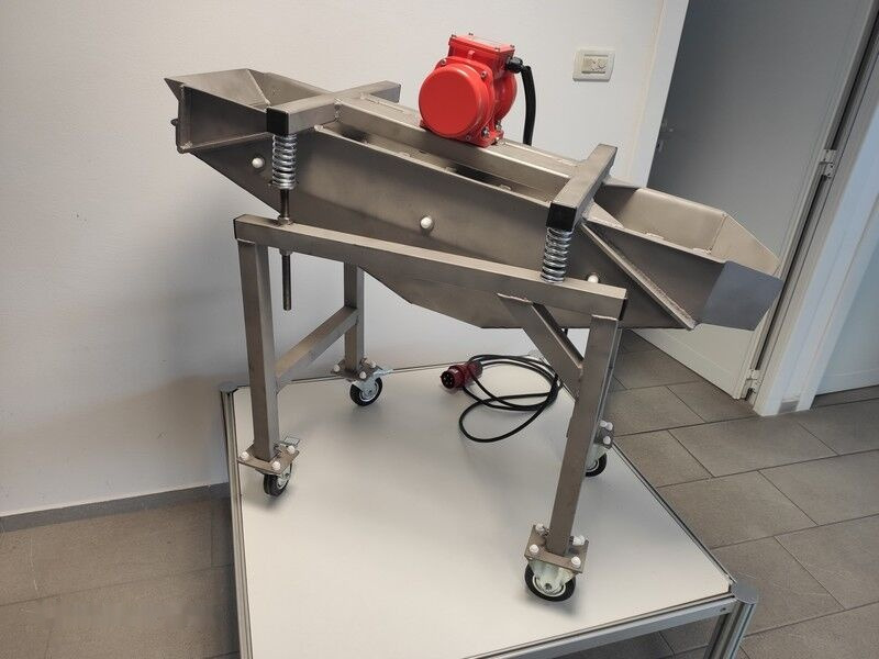 New PP25 VIBRATING SCREENER - Industrial equipment: picture 1 New PP25 VIBRATING SCREENER - Industrial equipment: picture 1