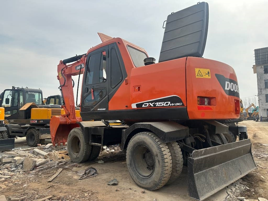 Doosan 150 - Wheel excavator: picture 2 Doosan 150 - Wheel excavator: picture 2