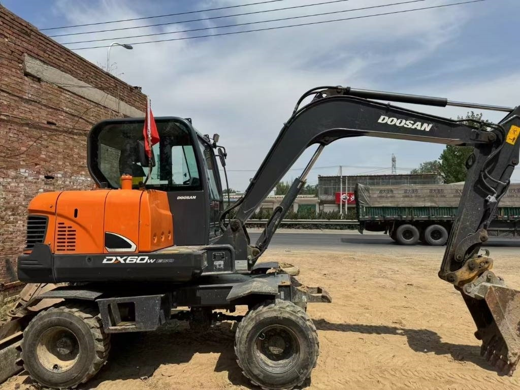 Doosan DX60W - Wheel excavator: picture 3 Doosan DX60W - Wheel excavator: picture 3