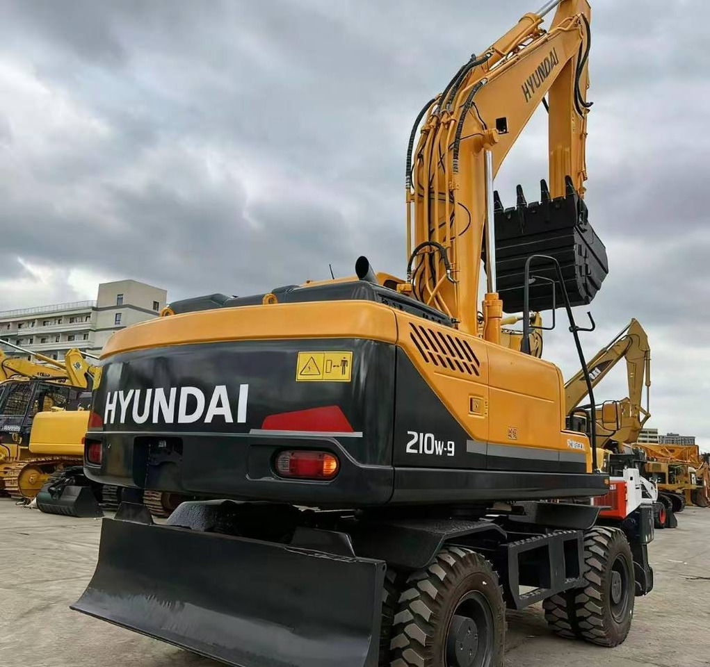 Hyundai 210W -9 - Wheel excavator: picture 1 Hyundai 210W -9 - Wheel excavator: picture 1