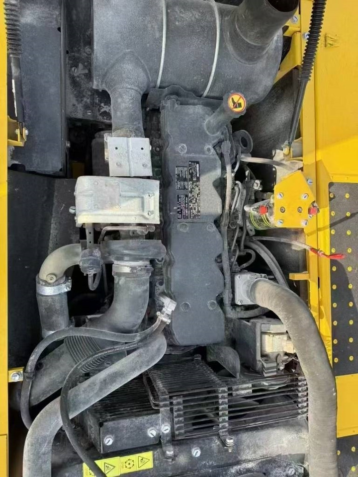 Komatsu 220-8 - Crawler excavator: picture 2 Komatsu 220-8 - Crawler excavator: picture 2