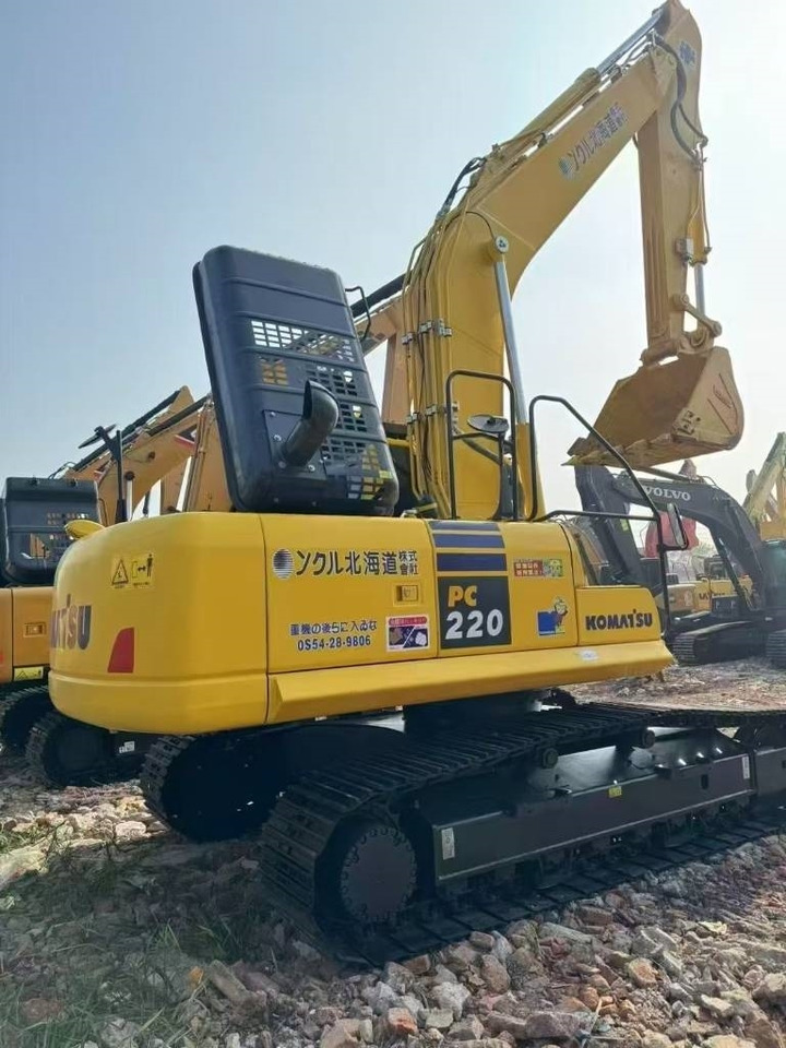Komatsu PC 220 - Crawler excavator: picture 2 Komatsu PC 220 - Crawler excavator: picture 2