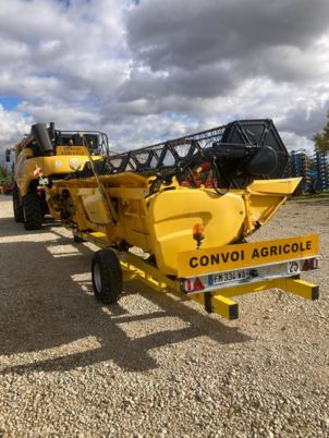 New Holland CR 7.90 - Combine harvester: picture 5 New Holland CR 7.90 - Combine harvester: picture 5