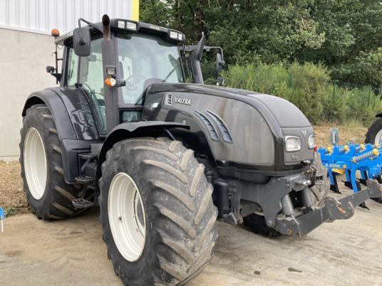 Valtra T213 VERSU - Farm tractor: picture 4 Valtra T213 VERSU - Farm tractor: picture 4