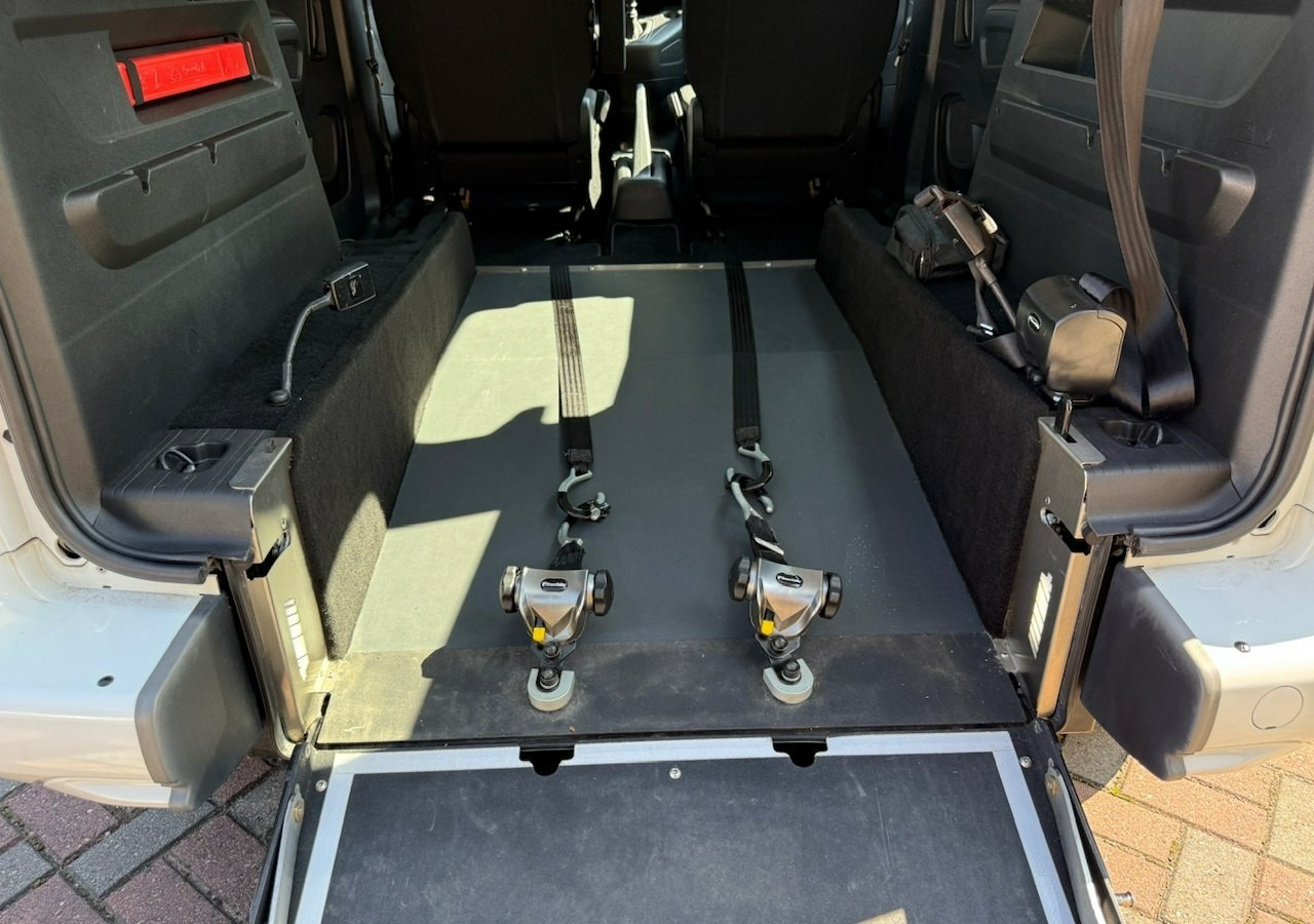 Opel Combo IV Opel Combo Life Niepełnosprawnych inwalida Rampa 32105 km Model 2022 - Car: picture 5 Opel Combo IV Opel Combo Life Niepełnosprawnych inwalida Rampa 32105 km Model 2022 - Car: picture 5