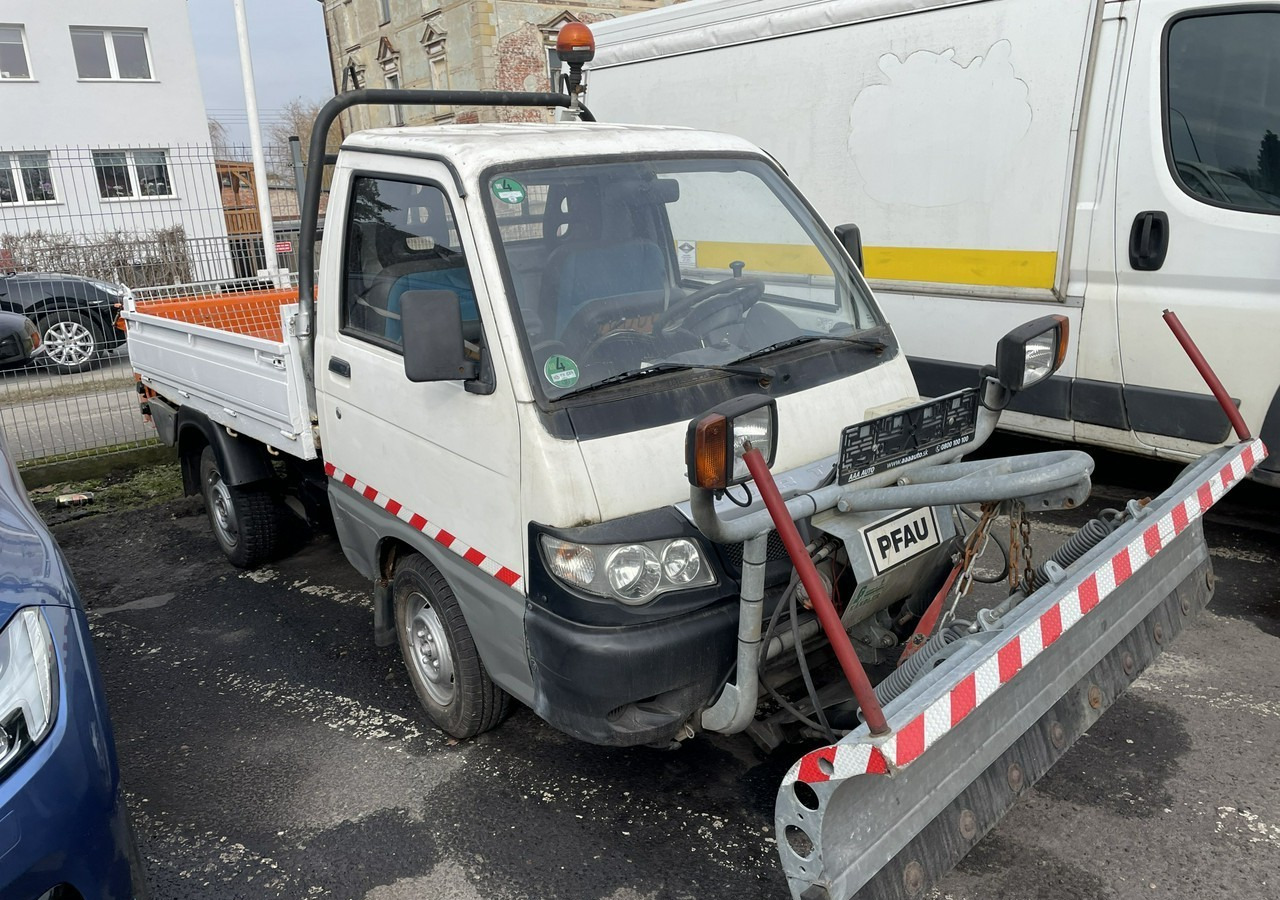 Piaggio Piaggio PFAU Wywrotka 4X4 posypywarka odśnieżarka pług 2009 - Snow removal vehicle: picture 1 Piaggio Piaggio PFAU Wywrotka 4X4 posypywarka odśnieżarka pług 2009 - Snow removal vehicle: picture 1