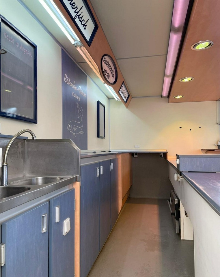 Renault Master Autosklep Wędlin Ryba Gastronomiczny Food Truck Foodtruck sklep Borc - Vending truck: picture 4 Renault Master Autosklep Wędlin Ryba Gastronomiczny Food Truck Foodtruck sklep Borc - Vending truck: picture 4