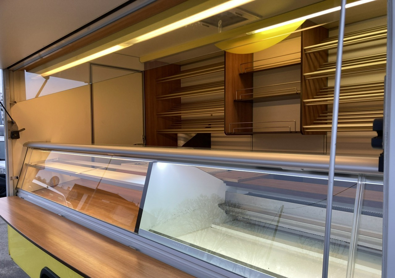 Renault Master Autosklep pieczywa Gastronomiczny Food Truck Foodtruck sklep Borco20 - Vending truck: picture 3 Renault Master Autosklep pieczywa Gastronomiczny Food Truck Foodtruck sklep Borco20 - Vending truck: picture 3