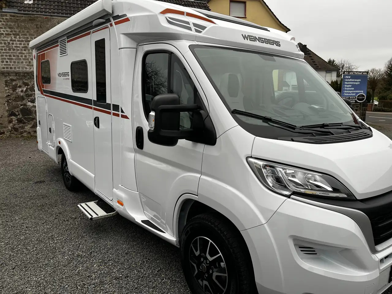 Weinsberg CaraCompact 600 MEG Pepper Mietwagen Verfügbar - Semi-integrated motorhome: picture 1 Weinsberg CaraCompact 600 MEG Pepper Mietwagen Verfügbar - Semi-integrated motorhome: picture 1