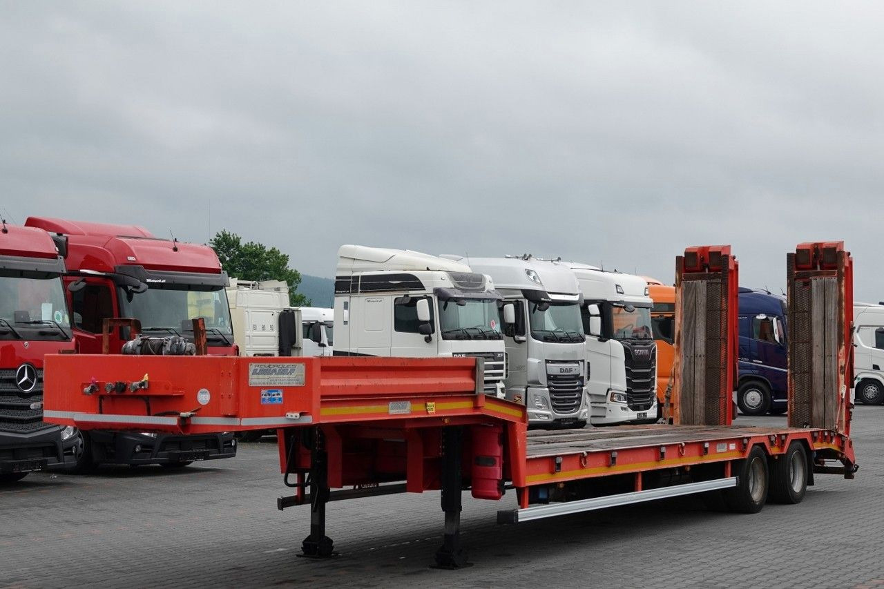 LOUAULT LAWETA NISKOPODWOZIOWA / NAJAZDY HYDRAUL - Low loader semi-trailer: picture 1 LOUAULT LAWETA NISKOPODWOZIOWA / NAJAZDY HYDRAUL - Low loader semi-trailer: picture 1