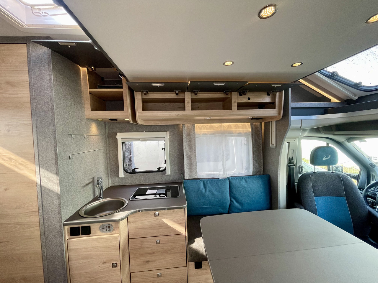 Semi-integrated motorhome Dethleffs Just Go T7055 EBL: picture 6