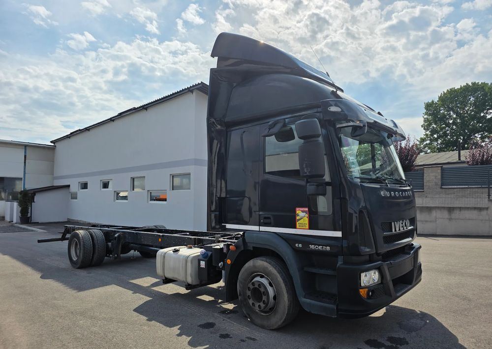 Iveco EUROCARGO 160E28 RAMA DO ZABUDOWY/ LAWETA / MANUAL / - Cab chassis truck: picture 2 Iveco EUROCARGO 160E28 RAMA DO ZABUDOWY/ LAWETA / MANUAL / - Cab chassis truck: picture 2