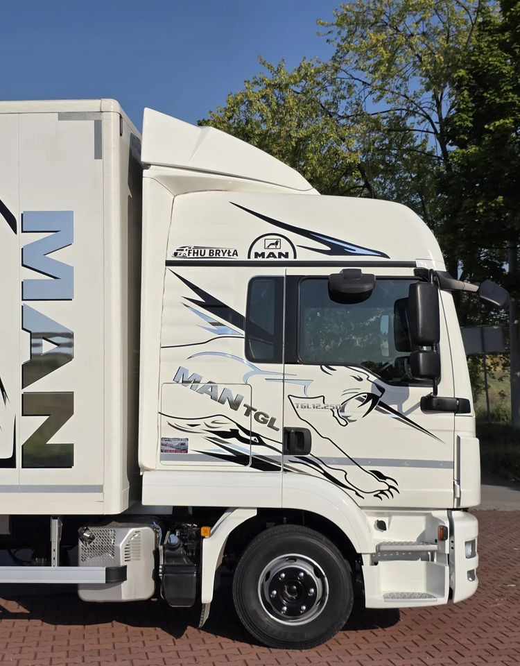 MAN TGL 12.250 / KONTENER / IZOTERMA / WINDA / 2019R / EURO 6 / PEŁEN SERWIS /  6 TON ŁADOWNOŚĆ  / SPROWADZONY / ZADBANY / JAK NOWY /  KSIĄŻKA SERWISOWA / E6 / 17 PALET on lease MAN TGL 12.250 / KONTENER / IZOTERMA / WINDA / 2019R / EURO 6 / PEŁEN SERWIS /  6 TON ŁADOWNOŚĆ  / SPROWADZONY / ZADBANY / JAK NOWY /  KSIĄŻKA SERWISOWA / E6 / 17 PALET: picture 8