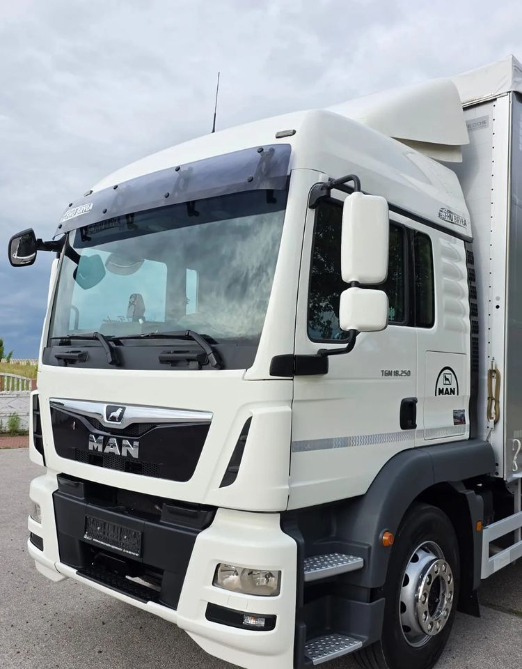 MAN TGM 18.290 / 18.250 /E6 / 22 PALETY / AUTOMAT / ZSUWANY DACH ORAZ BOKI / 9700 ŁADOWNOŚĆ / SERWISOWANY / NISKI PRZEBIEG / WINDA / FIRANKA / SPROWADZONY / 2019 / 335 TYŚ PRZEBIEG / PIERWSZY WŁAŚCIC - Curtainsider truck: picture 5 MAN TGM 18.290 / 18.250 /E6 / 22 PALETY / AUTOMAT / ZSUWANY DACH ORAZ BOKI / 9700 ŁADOWNOŚĆ / SERWISOWANY / NISKI PRZEBIEG / WINDA / FIRANKA / SPROWADZONY / 2019 / 335 TYŚ PRZEBIEG / PIERWSZY WŁAŚCIC - Curtainsider truck: picture 5