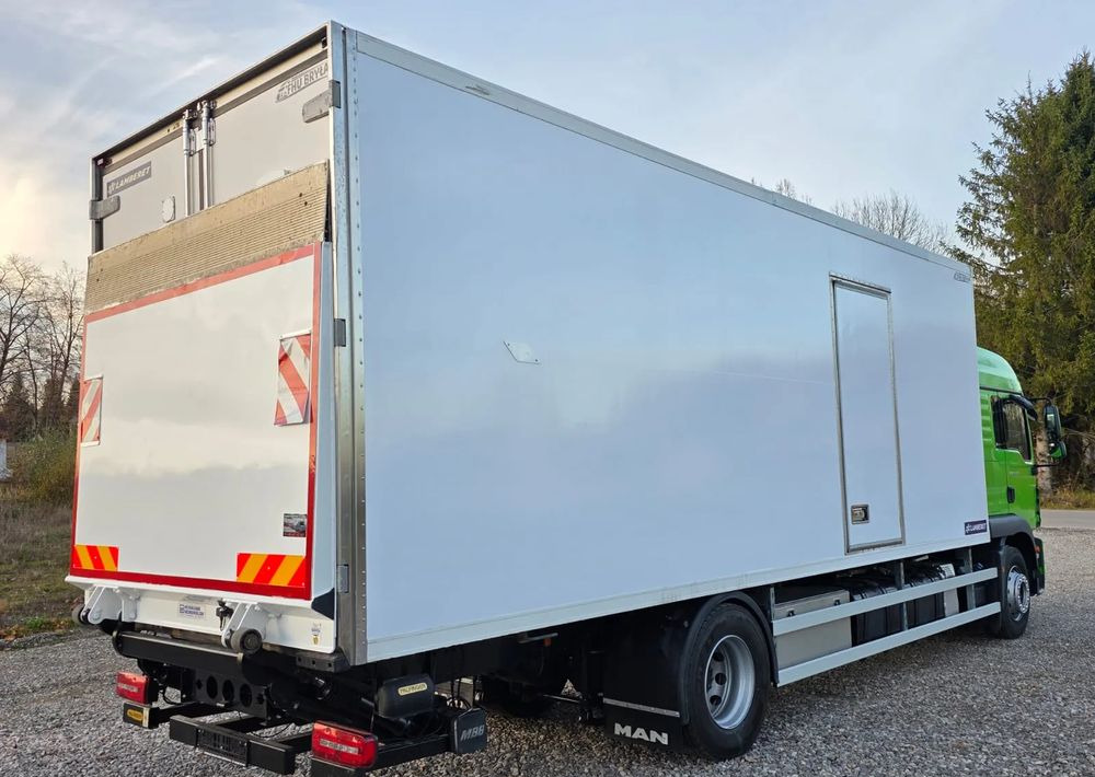 MAN TGM 18.320 / 18.290 / 15.290 / IZOTERMA / WINDA / 19PALET / E6 / 08.2018 / LIFT / SPROWADZONY / AUTOMAT / SYPIALKA / PIERWSZY WŁAŚCICIEL / BOCZNE DRZWI / STAN BARDZO DOBRY - Refrigerator truck: picture 5 MAN TGM 18.320 / 18.290 / 15.290 / IZOTERMA / WINDA / 19PALET / E6 / 08.2018 / LIFT / SPROWADZONY / AUTOMAT / SYPIALKA / PIERWSZY WŁAŚCICIEL / BOCZNE DRZWI / STAN BARDZO DOBRY - Refrigerator truck: picture 5
