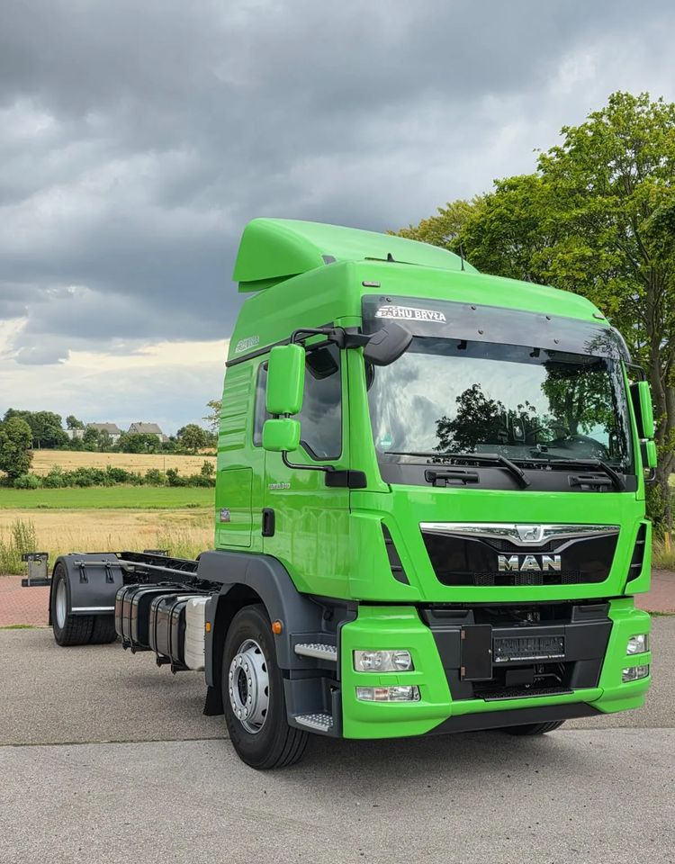 MAN TGM 18.340 / 18.290 / E6 / NISKI PRZEBIEG / 2016 / SERWISOWANY / ROZSTAW OSI 5.7M / RAMA DO ZABUDOWY / SYPIALKA / STAN BARDZO DOBRY / AUTOMAT - Curtainsider truck: picture 2 MAN TGM 18.340 / 18.290 / E6 / NISKI PRZEBIEG / 2016 / SERWISOWANY / ROZSTAW OSI 5.7M / RAMA DO ZABUDOWY / SYPIALKA / STAN BARDZO DOBRY / AUTOMAT - Curtainsider truck: picture 2