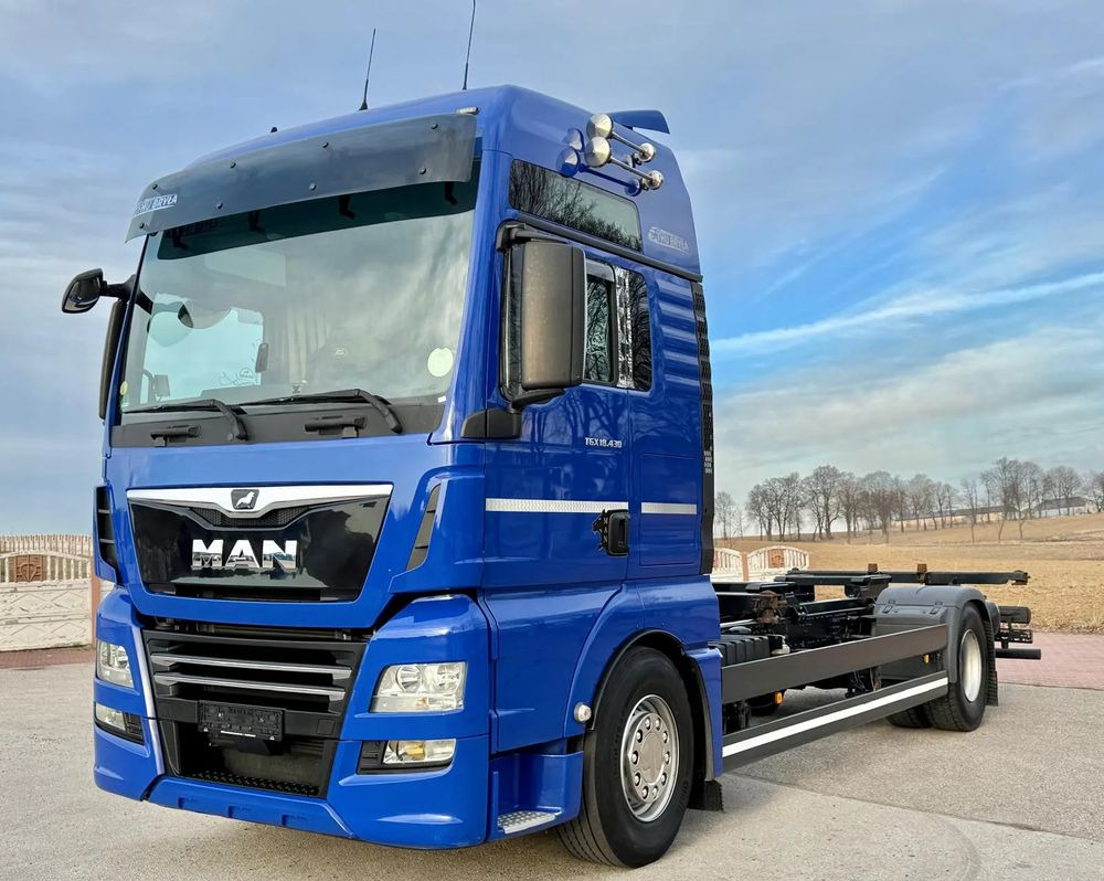 MAN TGX 18.430/SPROWADZONY/DO ŻYWCA/DO BYDŁA/2020/KLIMA POSTOJOWA/SERWISOWANY/JAK NOWY/NISKI PRZEBIEG/RAMA/BDF/E6 - Cab chassis truck: picture 2 MAN TGX 18.430/SPROWADZONY/DO ŻYWCA/DO BYDŁA/2020/KLIMA POSTOJOWA/SERWISOWANY/JAK NOWY/NISKI PRZEBIEG/RAMA/BDF/E6 - Cab chassis truck: picture 2