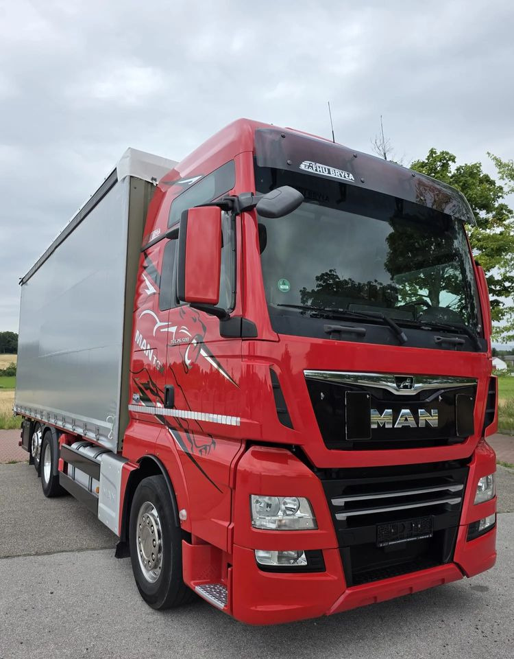 MAN TGX 26.500 / ALUMINIOWE FELGI / LIFT / 6X2 / KLIMA POSTOJOWA / 18PALET / E6 / FIRANKA / 17 TON ŁADOWNOŚĆ / WINDA / NISKI PRZEBIEG / JEDEN WŁAŚCICIEL / PODWIESZANA OŚ - Curtainsider truck: picture 3 MAN TGX 26.500 / ALUMINIOWE FELGI / LIFT / 6X2 / KLIMA POSTOJOWA / 18PALET / E6 / FIRANKA / 17 TON ŁADOWNOŚĆ / WINDA / NISKI PRZEBIEG / JEDEN WŁAŚCICIEL / PODWIESZANA OŚ - Curtainsider truck: picture 3