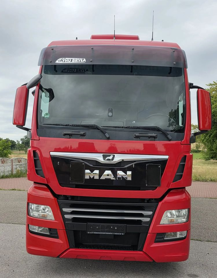 MAN TGX 26.500 / ALUMINIOWE FELGI / LIFT / 6X2 / KLIMA POSTOJOWA / 18PALET / E6 / FIRANKA / 17 TON ŁADOWNOŚĆ / WINDA / NISKI PRZEBIEG / JEDEN WŁAŚCICIEL / PODWIESZANA OŚ - Curtainsider truck: picture 5 MAN TGX 26.500 / ALUMINIOWE FELGI / LIFT / 6X2 / KLIMA POSTOJOWA / 18PALET / E6 / FIRANKA / 17 TON ŁADOWNOŚĆ / WINDA / NISKI PRZEBIEG / JEDEN WŁAŚCICIEL / PODWIESZANA OŚ - Curtainsider truck: picture 5