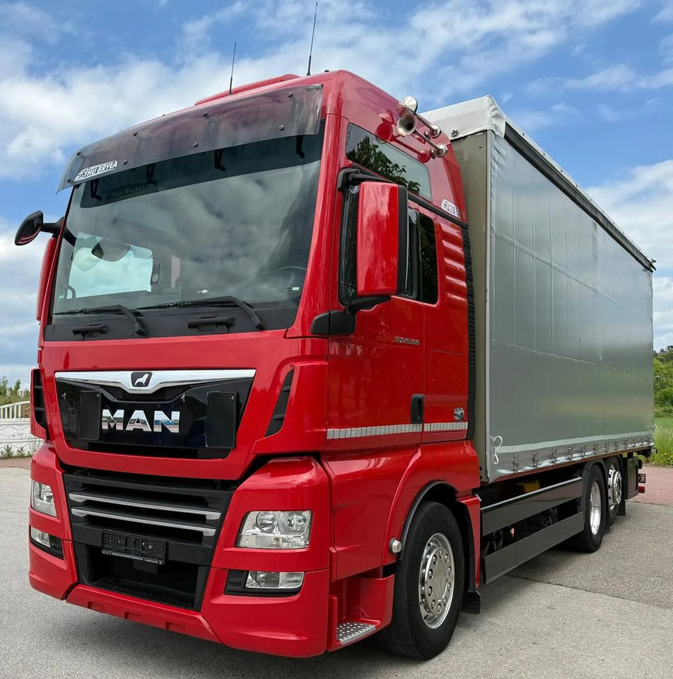 MAN TGX 26.500 / LIFT / 6X2 / KLIMA POSTOJOWA / 18PALET / E6 / FIRANKA / 18 TON ŁADOWNOŚĆ / WINDA / NISKI PRZEBIEG / JEDEN WŁAŚCICIEL / PODWIESZANA OŚ - Curtainsider truck: picture 1 MAN TGX 26.500 / LIFT / 6X2 / KLIMA POSTOJOWA / 18PALET / E6 / FIRANKA / 18 TON ŁADOWNOŚĆ / WINDA / NISKI PRZEBIEG / JEDEN WŁAŚCICIEL / PODWIESZANA OŚ - Curtainsider truck: picture 1