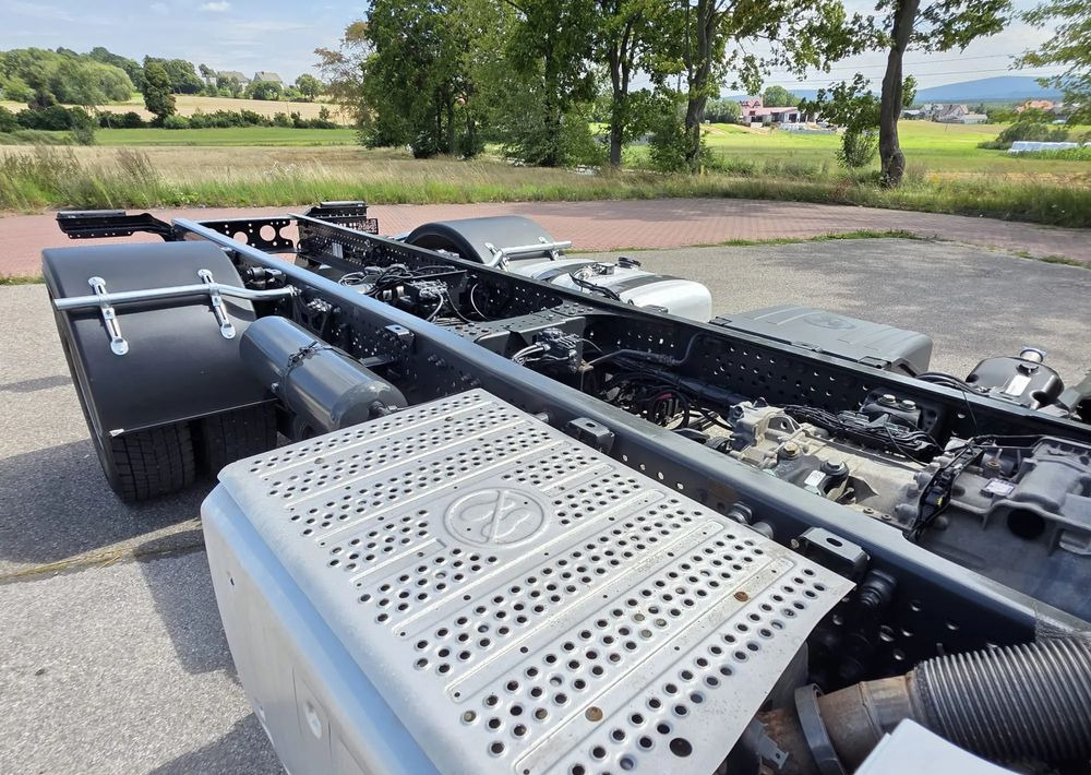 Cab chassis truck Mercedes-Benz ANTOS 1827 / ATEGO / ACTROS / E6 / ROZSTAW OSI 3.75M / WYWROT / BECZKA / UTRZYMANIE DRÓG / HAKOWIEC / SPROWADZONY / PIERWSZY WŁAŚCICIEL / STAN BDB: picture 13 Cab chassis truck Mercedes-Benz ANTOS 1827 / ATEGO / ACTROS / E6 / ROZSTAW OSI 3.75M / WYWROT / BECZKA / UTRZYMANIE DRÓG / HAKOWIEC / SPROWADZONY / PIERWSZY WŁAŚCICIEL / STAN BDB: picture 13