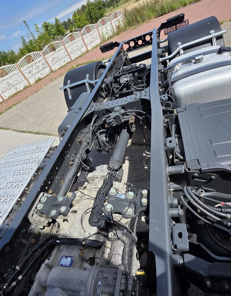 Cab chassis truck Mercedes-Benz ANTOS 1827 / ATEGO / ACTROS / E6 / ROZSTAW OSI 3.75M / WYWROT / BECZKA / UTRZYMANIE DRÓG / HAKOWIEC / SPROWADZONY / PIERWSZY WŁAŚCICIEL / STAN BDB: picture 11 Cab chassis truck Mercedes-Benz ANTOS 1827 / ATEGO / ACTROS / E6 / ROZSTAW OSI 3.75M / WYWROT / BECZKA / UTRZYMANIE DRÓG / HAKOWIEC / SPROWADZONY / PIERWSZY WŁAŚCICIEL / STAN BDB: picture 11