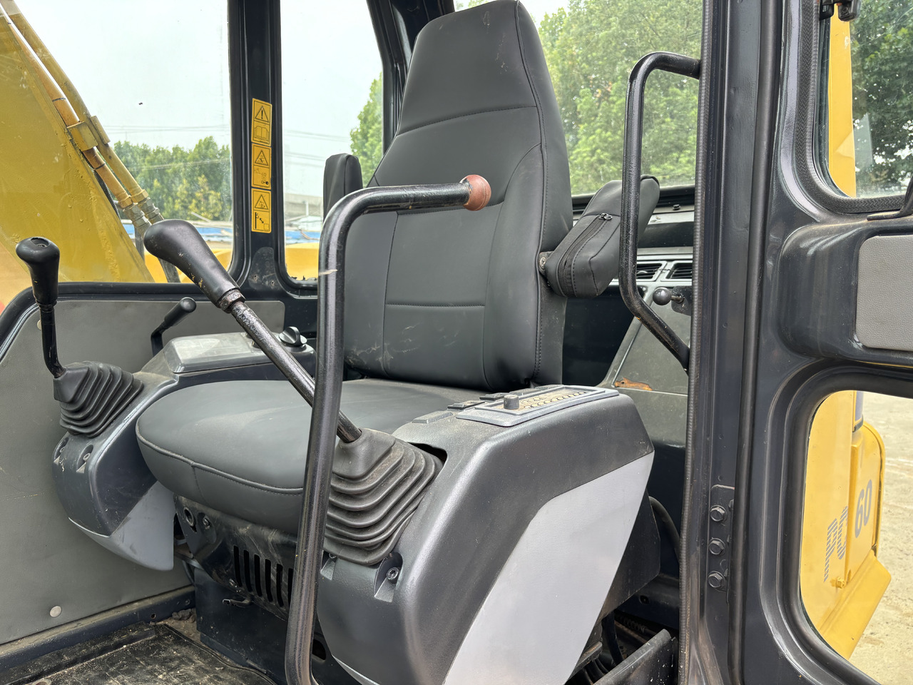 Komatsu PC 60-7 on lease Komatsu PC 60-7: picture 6 Komatsu PC 60-7 on lease Komatsu PC 60-7: picture 6